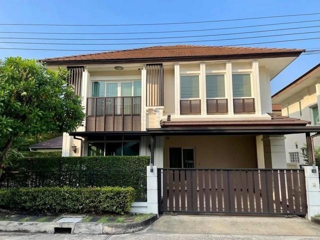 ขายบ้าน หลังมุม หมู่บ้านเดอะเซนโทร อ่อนนุช-วงแหวน เนื้อที่ 77.60 ตรว. ทำเลดี ติดถนนใหญ่ถนนลาดกระบัง** Agent **ติดต่อ คุณปอ : 061 619 8565ID line: 061 619 8565แอดไลน์กดที่ลิงค์นี้ได้เลยครับ : https://line.me/ti/p/zu0mm-ozFXติดต่อ คุณบิว : 081 252 3279 ID line: 061 787 9691แอดไลน์กดที่ลิงค์นี้ได้เลยครับ : https://line.me/ti/p/SR5Ehdv_q-** รหัส BT302ราคาขาย 8.99 ล้านบาทบ้านเดี่ยว 2 ชั้น หมู่บ้านเดอะเซนโทร อ่อนนุช-วงแหวน( Centro Onnut-Wongwaen)• บ้านหลังหัวมุม ทิศใต้ รับลม ที่ด�