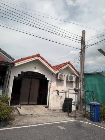 ##ขายทาวน์เฮ้าส์ (หมู่บ้าน ตะวันงาม) ใกล้เทศบาลเมืองบางใหญ่ อ.บางใหญ่ จ.นนทบุรีโซน : บางใหญ่  นนทบุรีที่ตั้ง :  79/97 หมู่บ้านบ้านตะวันงาม  ต.บางใหญ่  อ.บางใหญ่  จ.นทบุรี 11140ลักษณะโดยทั่วไป- ทาวน์เฮ้าส์ชั้นเดียว ใกล้เทศบาลเมืองบางใหญ่- 3 ห้องนอน, 1 ห้องโถง,  1 ห้องน้ำ,  1 ห้องครัว- เนื้อที่  20 ตรว.  พื้นที่ใช้สอย 80 ตรม.- ทำเลดี การเดินทางสะดวก ใกล้ถนนหลัก ถนนกาญจนาภิเษก- ใกล้ถนนหลัก,