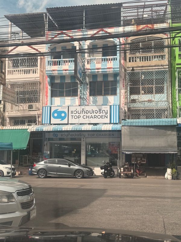 ให้เช่า อาคารพาณิชย์ ทำเลทองดี หมู่บ้านดีเค แขวงบางบอน จังหวัดกรุงเทพมหานครที่ตั้ง : ถ.กาญจนาภิเษก เขตบางบอน แขวงบางบอน จังหวัดกรุงเทพมหานคร 10150ขนาดพื้นที่ :   360  ตารางเมตรรายละเอียด-อาคารพาณิชย์ 2 ห้อง -3ชั้นครึ่ง- 3 ห้องนอน 3ห้องน้ำ-ตั้งอยู่บนถนนเมนของหมู่บ้าน-เหมาะสำหรับเปิดร้านค้า สำนักงาน คลินิก ร้านอาหาร คาเฟ่ หรือธุรกิจทุกประเภทสิ่งอำนวยความสะดวก-โครงกา