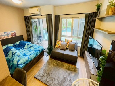 ดีคอนโด บลิซ แหลมฉบัง (DCondo Bliss) 29.52 ตร.ม. ชั้น 1 Pool Access ห้องใหญ่ ปล่อยเช่าก็ง่าย อยู่เอง ก็สบาย.TPI-3268.รายละเอียดโครงการ✅ โครงการ : ดี คอนโด บลิซ แหลมฉบัง✅ ขนาดห้อง : 29.52 ตารางเมตร✅ ชั้น : 1✅ อาคาร : บี.Google Maps : https://maps.app.goo.gl/LEmzpYADTfoUYq2U7 (13.12678, 100.91830).✅ ห้อง Studio แบ่งสัดส่วนไว้เป้นอย่างดี✅ ห้องมุม✅ หิ้วกระเป๋า เข้าอยู่ได้ทันที✅ ขายพร้อมผู้เช่า✅ ระบบรักษาความปลอดภัย 24 ชั่วโมง✅ ชั้น 1 ไม่ต้องรอลิฟท์ ในเวลา�