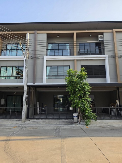 P732 ให้เช่าทาวน์โฮม โครงการ พรีเมียม เพลส พหลโยธิน-รามอินทรา Premium Place Phaholyothin-Ramintra ปล่อยเช่าบ้านเปล่า ราคาปล่อยเช่า 50,000 บาท/เดือนติดต่อ คุณช่อผกา โทร 0616198565 LINE 0616198565สำรอง LINE 0812523279 ส่งลิ้งก์ไว้ได้เลย-ให้เช่าทาวน์โฮม โครงการ พรีเมียม เพลส พหลโยธิน-รามอินทรา Premium Place Phaholyothin-Ramintra-Type 3 ชั้น -หน้ากว้าง 5 เมตร-ขนาดที่ดิน 20 ตรว.-ขนาดพื้นที่ใช้สอย 170 ตร.ม.-4 ห้องนอน-3 ห้องน้ำ-1 ห้องรับแขก-ส่วนรับประทานอาห�