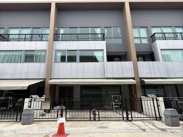 รหัสC7233 ให้เช่าทาวนโฮม 3ชั้น โครงการบ้านกลางเมือง สาทร-สุขสวัสดิ์ ซอยสุขสวัสดิ์ 39 ราคาเช่า 22,000 บาท/เดือน (ประกัน2 ล่วงหน้า1)สนใจนัดชมสถานที่หรือสอบถามข้อมูลเพิ่มเติมโทร : 095-823 9789 คิทLine id : candy.456Line Add Friend : https://line.me/ti/p/rHhjrvhm_zโทร : 091-782 8924 ต้นLine : seng.456Line Add Friend : https://line.me/ti/p/iHsUxP2IlTทาวนโฮม 3ชั้น โครงการบ้านกลางเมือง สาทร-สุขสวัสดิ์ ซอยสุขสวัสดิ์ 39 เนื้อที่ 18 ตารางวา  พื้นที่ใช้สอย 152 ตารางเมตร3 ห้องนอน3 ห้องน้