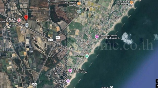 รหัสทรัพย์ : N1334ที่ดินเปล่า 318 ตารางวา ที่สวย ใกล้ทะเล หาดเจ้าสำราญที่ตั้ง :&nbsp;ตำบลหาดเจ้าสำราญ อำเภอเมือง จังหวัดเพชรบุรี 76100รายละเอียดทรัพย์- ที่ดิน 318 ตารางวา&nbsp;- ด้านกว้าง 35.40 เมตร ลึก 37.18 เมตร- ที่ดินมีน้ำล้อม 2ฝั่ง- สามารถวางท่อเพื่อทำสะพานข้ามเข้าที่ดินได้ ไม่มีปัญหารถเข้าออกที่ดิน-&nbsp;ใกล้ทะเลหาดเจ้าสำราญ ทำเลดีมาก- ใกล้แหล่ง ชุมชน, ตลาด, แหล่งท่องเที่ยว- หน้าที�