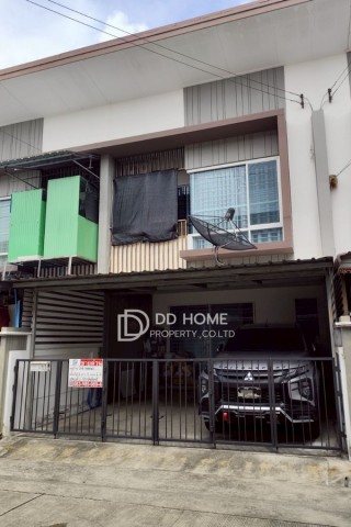 หมู่บ้านไทม์ พระราม5 ถนนเมน (DD002442)พื้นที่ 21.8 ตร.ว.ฟังก์ชั่น : 4 นอน 2 น้ำ 2 ที่จอดรถทิศ : ตะวันตกเฉียงเหนือแถม : แอร์ 2 เครื่อง, ปั๊มน้ำ, แท็งค์น้ำจุดเด่นของทำเลนี้- โครงการตั้งอยู่บนถนนบางกรวย-ไทรน้อย- สภาพแวดล้อมดี ใกล้ CJ Express, โลตัส โก เฟรช, Mini Big C- ใกล้ห้างสรรพสินค้าแม็คโคร พระราม5 ,โลตัส นครอินทร์, เดอะวอล์ค ราชพฤกษ์, เซ็นทรัล ราชพฤกษ์- ใกล้โรงพยาบาลพระนั่งเกล้า, โรงพยาบาลศูน�