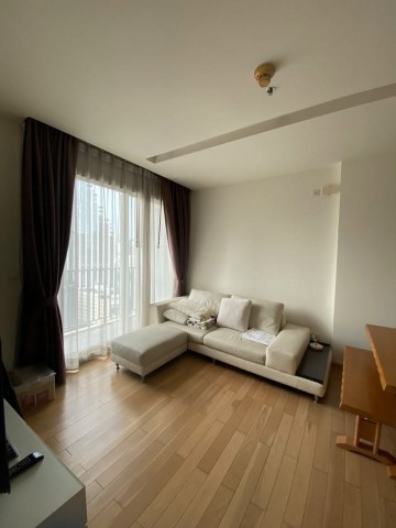 Siri at Sukhumvit Clean Convenient 19th Floor BTS Thonglor***Property Sales/Rental Services and Consultation Available. Contact Us Anytime.***For more details, photos, or to schedule a viewing:Contact Ekachai (Aui)T. 089-799-5598Line ID: @auiauiaui001 (Add @ at the beginning)---------------------------------------------------------------Room Type: 1 Bedroom, 1 BathroomSize: 51.17 sq m, 19th FloorNew, clean, beautifully decorated, ready to move in.Details--------------------------------------------------------------Rental Price: 35,000 THB per month--------------------------------------------------------------* Appliances Included:- Air Conditioner- Water Heater- Refrigerator- TV--------------------------------------------------------------* Amenities:– Swimming Pool– Sauna– Garden– Wi-Fi Internet in Common Areas--------------------------------------------------------------* Nearby Landmarks (Information based on Google Map)- BTS Thonglor: 190 m.- BTS Ekkamai: 600 m.- Eight Thon