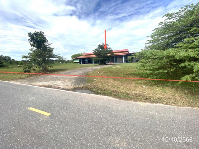 ขาย บ้านเดี่ยว/ทาวน์เฮ้าส์/คอนโด โรงงานกาฬสินธุ์  ถนน สายกุฉินารายน์ - สร้างค้อ (ทล.2291) ตำบล กุดสิมคุ้มใหม่ อำเภอ เขาวง จังหวัด กาฬสินธุ์  ราคาโปรโมชั่น   4,256,000   บาท    ลดจาก  5,480,000    บาท ราคาโปรโมชั่นตั้งแต่วันที่ 1 กรกฎาคม 2569 – 30 กันยายน 2569  รายละเอียดทรัพย์ -  เนื้อที่ 3-2-6.00 ไร่  พื้นที่ใช้สอย 776 ตร.ม -  2 ห้องนอน 3 ห้องน้ำ  -  1 ที่จอดรถ  -  บ้านหันไปทางทิศ ตะวันออกเฉียงใต้  พิกัดทรัพย์ : https://m