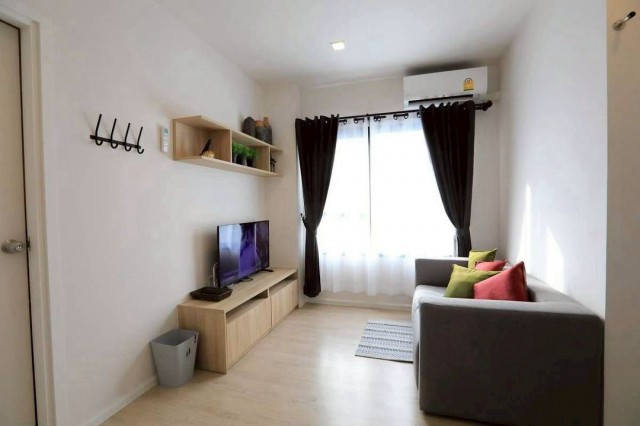 ขายพร้อมผู้เช่า 2.75 ล้าน 31.5 ตรม. #Escent Chiang Mai Condo #รับรายได้เดือนละ10,000 บาท คอนโดคุณภาพบนทำเลศักยภาพ #ติดเซ็นทรัลเฟสติวัล เดินทางสะดวก เหมาะทั้งอยู่อาศัยและลงทุนปล่อยเช่ารายละเอียดห้องชั้น 10พื้นที่ 31.5 ตรม.1 ห้องนอน 1 ห้องน้ำจุดเด่นของห้องชั้น 10 วิวเปิดโล่ง มองเห็นวิวเซ็นทรัล เฟสติวัล และวิวดอยสุเทพหน้าต่างหันทางทิศใต้ รับลมธรรมชาติ อากาศถ่ายเทดีแดดส่องเข้าห้องน้อย �