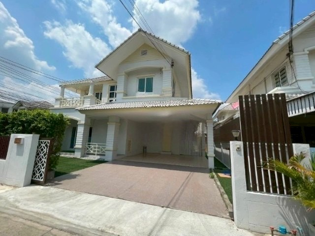 ขาย-ให้เช่าบ้านสวนราชา ถนนรามอินทรา14 มี 4 นอน 3 น้ำ ตกแต่งสวยเฟอร์ครบ เช่า65000บาท/เดือนได้รับการตรวจฮวงจุ้ย อยู่แล้วดี มีความสุข อยู่แล้วร่ำรวยๆ - บ้านพักอาศัย 2 ชั้น ขนาด 160 ตารางเมตร เนื้อที่ 66.40 ตารางวา- 4 ห้องนอน 3 ห้องน้ำ- 1 ห้องรับแขก- 1 ห้องครัวไทย- 1 ห้องโถง ปรับเปลี่ยนเป็นห้องทำงานหรือห้องนอนได้- เฟอร์นิเจอร์ ครบพร้อมเข้าอยู่- จอดรถยนต์ 2 คัน ภายในบ้าน- สวนรอบบ้าน-ต�