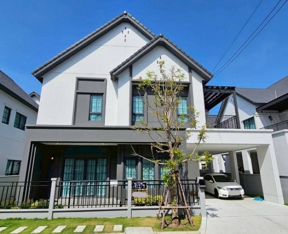 svs358 ให้เช่า บ้านเดี่ยว 2 ชั้น เซนโทร บางนา Centro Bangna ที่ตั้ง ถนนกาญจนาภิเษก ต.บางแก้ว อ.บางพลี จ.สมุทรปราการhttps://maps.app.goo.gl/gvQKA1yyH44wvMns6ใกล้ห้าง IKEA Mega bangna , โรงเรียนนานาชาติ , ทางด่วนขนาดที่ดิน 60 ตร.ว. เนื้อที่ใช้สอย 280 ม.จอดรถ ในบ้าน ได้ 3 คัน  จอดนอกบ้านได้อีก 2 คัน  มีเครื่องใช้ไฟฟ้าครบ เครื่องทำน้ำอุ่นทุกห้อง เตาไฟฟ้า ตู้เย็น ไมโครเวฟ เตาอบ เครื่องซักผ้า ดิจิตอล door lock- ฟรีอินเตอร์เน็ต- ฟรีค