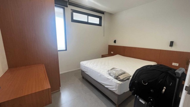 AOM 2965ขาย Foreign Quota Siam Condominium พระราม 9 | 2 ห้องนอน 116 ตร.ม. ห้องใหญ่ แต่งครบ พร้อมอยู่   โครงการ Siam Condominium พระราม 9 แขวงห้วยขวาง เขตห้วยขวาง,กรุงเทพมหานคร  2  ห้องนอน   2   ห้องน้ำ  ใช้สอย   116.00 ตร.ม.ราคา 9,800,000Rare Unit ห้องใหญ่ 116 ตร.ม. ใจกลางพระราม 9 พร้อมเฟอร์นิเจอร์ครบ ค่าส่วนกลางต่ำ เหมาะทั้งอยู่อาศัยและลงทุนจุดเด่น- ห้องขนาดใหญ่ 116 ตร.ม. พื้นที่ใช้สอยกว้างขวาง หาได้ยากในทำเลพระราม 9- Fully Furnished พร้อมเข้า�