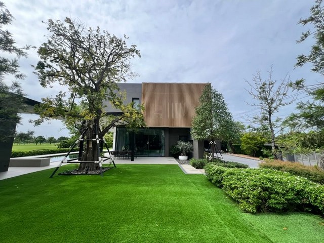 ขายบ้านเดี่ยว Pool villa 420 ตรว. ในสนามกอล์ฟกรีนวัลเล่ย์ บางนา กม. 15 วิวสนามกอล์ฟ ใกล้กรีน+ วิวทะเลสาป ใกล้สนามบินสุวรรณภูมิ*** ราคาพิเศษ 89 ล้านบาท (ลดจาก 97 ล้านบาท) ติดต่อ::  ชยา โทร/ID Line:: 0942823961   Link Line:: https://line.me/ti/p/3xFA1An8Kcรหัส# T26-1002บ้านเดี่ยว Pool villa ในสนามกอล์ฟกรีนวัลเล่ย์ บางนา วิวสนามกอล์ฟ ใกล้กรีน+ วิวทะเลสาป• ฮวงจุ้ยดีเยี่ยม อยู่แล้วร่ำรวยอายุยืน• วิวสนามกอล์ฟใกล้กรีน + วิว Lake (แทบไม่มีโอก