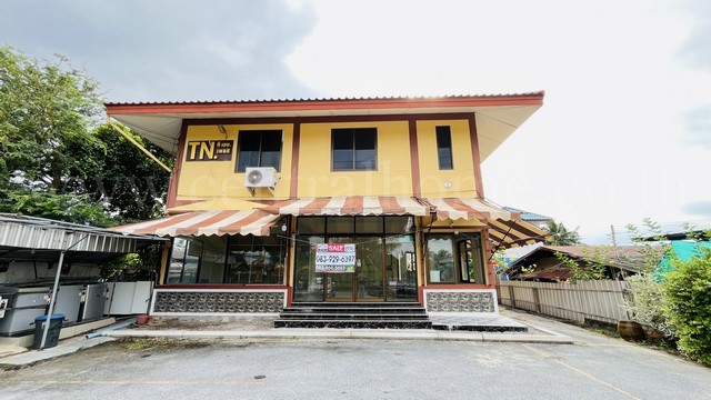 รหัสทรัพย์&nbsp;6710&nbsp;กิจการ หอพัก T.N. Place บ้านแพ้ว สมุทรสาคร พร้อมมินิมาร์ทที่ตั้ง :&nbsp;ตำบลโรงเข้ อำเภอบ้านแพ้ว จังหวัดสมุทรสาคร 74120รายละเอียดทรัพย์- หอพัก&nbsp;2&nbsp;ชั้น 8 ห้องนอน 8 ห้องน้ำ ขนาดห้อง8*4เมตร พร้อมมินิมาร์ท&nbsp;-&nbsp;ขนาดพื้นที่ 190.70 ตารางวา พื้นที่ใช้สอยประมาณ 502&nbsp;ตารางเมตร-&nbsp;ห้องแอร์ 3 ห้อง ค่าเช่าห้องละ 2,500-&nbsp;ห้องพัดลม 5 ห้อง ค่าเช่าห้องละ 2,000- ชั้นล่างทำการค้าขายได้ มินิ