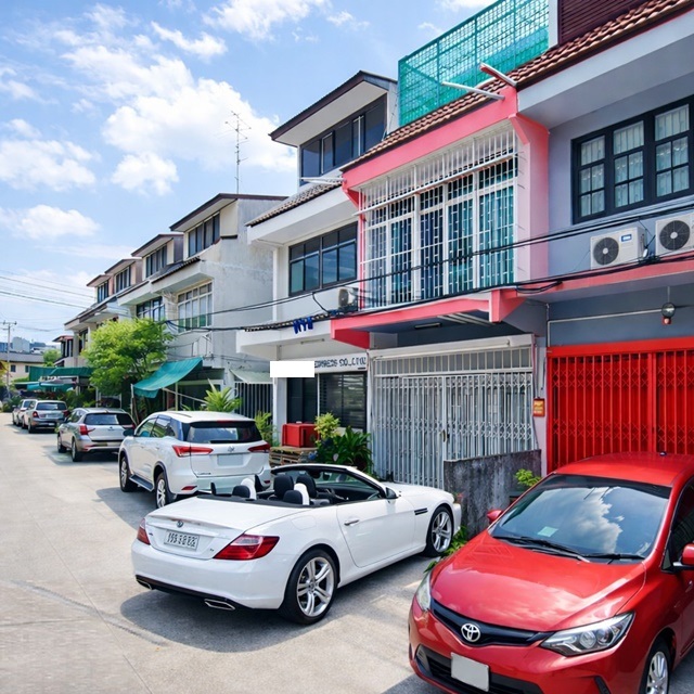 ใกล้เซ็นทรัล พระราม 3 เพียง 1.4 กม. ใกล้ตลาดรุ่งเจริญ 700 ม.โฮมออฟฟิศ 3 ชั้น 17,499 B-M 3 ห้องนอน 3 ห้องน้ำ  และจุดขึ้นลงทางด่วนเฉลิมมหานคร 900 ม. บนทำเลย่านสาธุประดิษฐ์ พระราม 3 พื้นที่ 16 ตร.ว. พื้นที่ใช้สอย 192 ตร.ม. เหมาะสำหรับทำสำนักงานและพักอาศัยในตัว เดินทางสะดวกเชื่อมต่อหลายเส้นทางในเมือง close to Central Rama 3 only 1.4 km near Rung Charoen Market 700 m3 Storey Home Office with 3 Bedrooms and 3 Bathrooms  and Chalerm Mahanakhon Expressway Access 900 m in Sathupadit Rama 3 area on 16 sq wah land with 192 sq m usable area sui