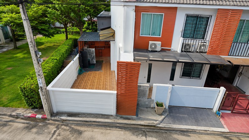 รีโนเวทใหม่ พร้อมเฟอร์ฯ และเครื่องใช้ไฟฟ้า เดอะคริสตัล เอกมัย-รามอินทรา 900ม. 28 ตร.ว.224 ตร.ม. ให้เช่า ใกล้วัดลาดปลาเค้า 700 ม. ทาวน์โฮม 2 ชั้น หลังมุม 3 นอน 2 น้ำ 23,998 บาท/เดือน  ตลาดลาดปลาเค้า ทำเลดี เดินทางสะดวก เหมาะอยู่อาศัย ทำเลลาดพร้าว ใกล้รร.นานาชาติ และรถไฟฟ้า เข้า-ออกได้สะดวก renovated fully furnished with appliances Near The Crystal Ekamai Ramintra 900m.Rent Wat LadPlaKhao 700m. Two-story corner townhome 3bed 23,998THB/month 2bath 28sq.wa. 224sq.m.  excellent location convenient transportation ideal for living in Ladprao are