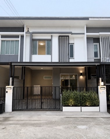 ขายทาวน์โฮมรีโนเวทใหม่ พร้อมอยู่ พฤกษาวิลล์ รามอินทรา–พระยาสุเรนทร์ราคาพิเศษ 2.59 ล้านบาทฟรีค่าโอนรายละเอียดบ้าน• เนื้อที่ 18.10 ตร.วา• 3 ห้องนอน• 2 ห้องน้ำ• ห้องรับแขก• ห้องครัว• ที่จอดรถ 1 คัน• หน้าบ้านหันทางทิศใต้ ลมดี บ้านไม่ร้อนของแถมพร้อมเข้าอยู่✔ ชุดโซฟา✔ โต๊ะรับประทานอาหาร 4 ที่นั่ง✔ ชั้นวางทีวี✔ ครัว Built-in พร้อมซิงค์ล้างจาน✔ ผ้าม่านทั้งหลังสิ่งอำนวยความ�