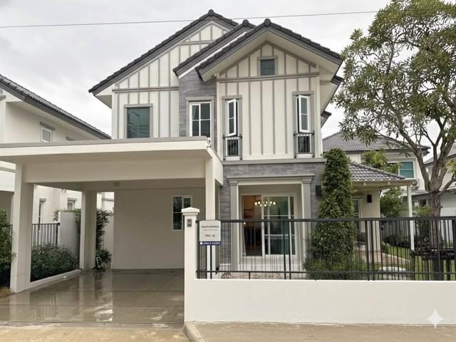 ให้เช่าบ้านเดี่ยว 2 ชั้น โครงการ Villaggio 3 ศรีนครินทร์-บางนา ใกล้เมกะบางนาราคาเช่า 80,000 บาท / เดือน ( สัญญาขั้นต่ำ 1 ปี ประกัน 2 เดือน ล่วงหน้า 1 เดือน )ที่ตั้ง ถนนเลียบคลองหลวงแพ่ง ตำบลบางแก้ว อำเภอบางพลี จังหวัดสมุทรปราการ 10540ติดต่อ : คุณภัสพงณ์ 0634098164Line : deedee23https://www.facebook.com/profile.php?id=61581484955548เนื้อที่ 66 ตารางวา พื้นที่ใช้สอย 185 ตารางเมตร ( รวมส่วนต่อเติม 20 ตารางเมตร ) จำนวน 2 ชั้น 4 ห้องนอน 3 ห้องน้ำ 