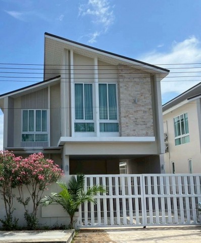 ขายขาดทุน 12.5 ล้าน Pool Villa Luxury #กุลพันธ์วิลล์9 ราคาดีที่สุดในโครงการ บ้านหรูสภาพใหม่ #เฟอร์นิเจอร์ครบ #หิ้วกระเป๋าเข้าอยู่ได้ทันที เหมาะทั้งอยู่อาศัย และลงทุนระยะยาวรายละเอียดบ้านเนื้อที่ดิน 93 ตร.วาพื้นที่ใช้สอยประมาณ 310 ตร.ม.4 ห้องนอน5 ห้องน้ำ2 ที่จอดรถพร้อม EV Charger สำหรับรถไฟฟ้าบ้านใหม่ อายุเพียง 2 ปีจุดเด่นขายพร้อมเฟอร์นิเจอร์ครบทั้งหลังดีไซน์บ้านหรู ฟังก์ชันลงตั