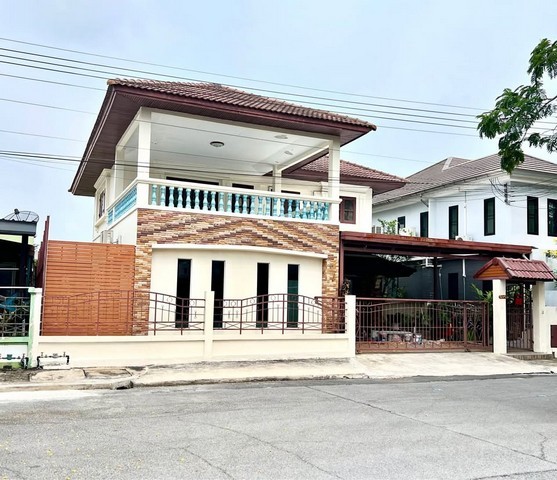 RHT2683 ให้เช่าบ้านหมู่บ้านมณีรินทร์เลคแอนลากูน ใกล้ฟิวเจอร์พาร์ค รังสิต แอน สเปลล์  ตลาดพูนทรัพย์ โลตัส ปทุมธานีเนื้อที่ 67 ตารางวา 3 ห้องนอน 4ห้องน้ำ 1 ห้องทำงาน แอร์4 ตัว ที่จอดรถ 2คัน ​สนใจติดต่อคุณเจี๊ยบ 092-851-6969Line:keti2522ราคาเช่า 17,500/เดือน  ประกัน 2 ด. ล่วงหน้า1เดือน  สัญญาขั้นต่ำ 1ปี ตำบล บ้านกลาง อำเภอเมืองปทุมธานี ปทุมธานี 12000พร้อมสิ่งอำนวยความสะดวก - ฟิตเนส - สระว่ายน้ำ - สวน