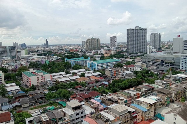 ขายคอนโด ไอดีโอ สาทร ท่าพระ ถนนกรุงธนบุรี บุคคโล ธนบุรี กรุงเทพมหานคร  ไอดีโอ สาทร ท่าพระ ถนนกรุงธนบุรี บุคคโล ธนบุรี กรุงเทพมหานคร  ราคา 2950000 บาท  (ราคาต่อรองได้)  รายละเอียดทรัพย์ -  พื้นที่ใช้สอย 30.85 ตรม. -  1 ห้องนอน 1 ห้องน้ำ  -  1 ที่จอดรถ   พิกัดทรัพย์ : https://maps.app.goo.gl/8KiTZjS5afZp3W248  สถานที่ใกล้เคียง   - เดอะมอลล์ไลฟ์สโตร์ ท่าพระ - โรงพยาบาลสมเด็จพระปิ่นเกล้า - เซ็นทรัล บางรัก - ไอคอนสยาม  