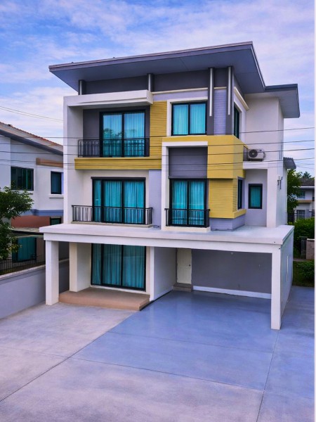 แยกจตุโชติ บ้านเดี่ยว 3 ชั้น 4 น้ำ 50 ตร.ว. 200 ตร.ม. วัชรพล-สุขาภิบาล5 28-34 คฤหาสน์ 5นอน  ให้เช่า 41,999 บาท/วิทยาลัย 300 มเดือนใกล้รร.สามเสน เหมาะพักอาศัย โฮมออฟฟิศ และจดทะเบียนบริษัท และสนามบินดอนเมือง  บรรยากาศร่มรื่น ใกล้สำนักงานเขตสายไหม 1.3 กม.ตลาด เดินทางสะดวก สถานพยาบาล รถไฟฟ้า ทางด่วน โทลล์เวย์  Usable area 200 sq.m. Watcharapol-Sukhaphiban5 28-34 Mansion 5bed3-story detached house  4bath. Land area 50sq.wa.Near ChatuChot Intersection  Samsen Wittayalai School 300 m. Suitable for residence home office and 