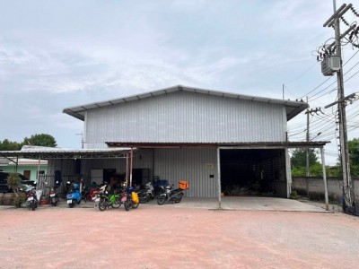 #ให้เช่าโกดังบ้านปึกเมืองชลบุรี????ให้เช่าโกดังขนาดพื้นที่ 225 ตร.ม. พื้นที่ใช้สอยรวมลานจอดรถ 425 ตารางเมตร????บ้านปึก อำเภอเมืองชลบุรี✅รายละเอียด:????โกดังมีขนาด 225 ตารางเมตร(15 * 15 เมตร)????พื้นที่ลานจอดรถ 200 ตร.ม????หม้อแปลงไฟฟ้า 3 เฟส????มีรั้วรอบโกดัง????ห่างจากท่าเรือแหลมฉบัง 29 กม.????ค่าเช่าเดือนละ  29,000 บาท     ✓ประกัน 3 เดือน+ล่วงหน้า 1 เดือน     ✓สัญญา 3 ปี____________________________สนใจติดต่อ/ชม☎️081-459-0982 ล