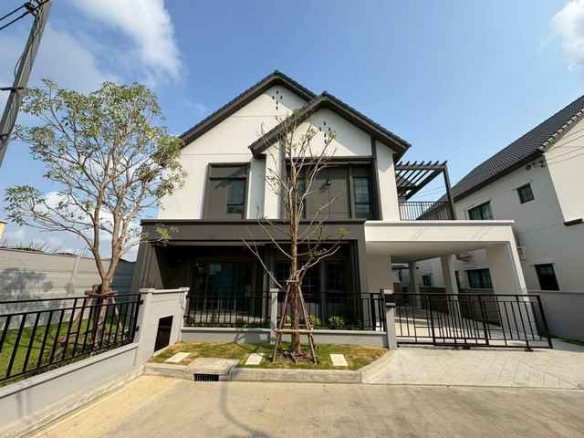 ให้เช่า บ้านเดี่ยว Centro บางนา ขนาด 300 ตร.ม. 4 ห้องนอน 5 ห้องน้ำ บ้านหลังมุม ใกล้ทางด่วน 100,000/เดือนบ้านเดี่ยว Centro บางนา บ้านเดี่ยวสภาพใหม่ พร้อมเข้าอยู่ ตั้งอยู่ในโครงการคุณภาพย่านบางนา บนทำเลศักยภาพ เดินทางสะดวก ใกล้ทางด่วน เหมาะสำหรับครอบครัวที่ต้องการพื้นที่ใช้สอยขนาดใหญ่และความเป็นส่วนตัว ตัวบ้านเป็นหลังมุม ได้พื้นที่รอบบ้านมากกว่า โปร่ง โล่ง รับลมดีขนาดท�