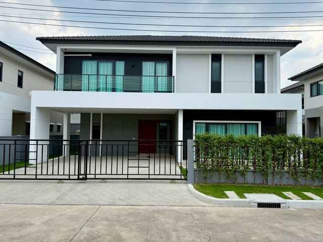 ให้เช่า บ้านเดี่ยว Centro วิภาวดี ขนาด 274 ตร.ม. 4 ห้องนอน 5 ห้องน้ำ ใกล้สนามบินดอนเมือง ใกล้ Clubhouse 99,000/เดือนบ้านเดี่ยว Centro วิภาวดี บ้านเดี่ยวสภาพใหม่ พร้อมเข้าอยู่ ออกแบบพื้นที่ใช้สอยกว้างขวาง รองรับการอยู่อาศัยของครอบครัวขนาดใหญ่ ทำเลศักยภาพบนโซนวิภาวดี เดินทางสะดวก ใกล้สนามบินดอนเมือง และรถไฟฟ้าสายสีแดง ตัวบ้านอยู่ใกล้ Clubhouse ของโครงการ สามารถใช้งานสิ่งอำนวยความส�