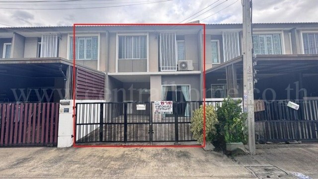 รหัสทรัพย์ : N1375ทาวน์โฮม หมู่บ้าน พฤกษาวิลล์ พหลโยธิน - ม.กรุงเทพ ถูกที่สุดในโครงการที่ตั้ง :&nbsp;ตำบลคลองหนึ่ง อำเภอคลองหลวง จังหวัดปทุมธานี 12120รายละเอียดทรัพย์-&nbsp;ทาวน์โฮม 2 ชั้น เนื้อที่ 19.8 ตารางวา พื้นที่ใช้สอย 110 ตารางเมตร- 3 ห้องนอน, 2 ห้องน้ำ, 1 ห้องนั่งเล่น, 1 ห้องครัว- ที่จอดรถ 1 คัน- เครื่องปรับอากาศ 2 เครื่อง- ชุดเฟอร์นิเจอร์ห้องนอน 1 ชุด-&nbsp;หน้าบ้านหันทางทิศเหนือสิ่ง�