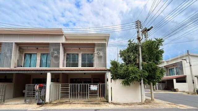 รหัสทรัพย์ : 7288ทาวน์เฮ้าส์ หมู่บ้าน รัชธานี 11 รังสิต คลอง 11 (หลังมุม)ที่ตั้ง :&nbsp;ถนนรังสิต - นครนายก ตำบลบึงน้ำรักษ์ อำเภอธัญบุรี จังหวัดปทุมธานี 12110รายละเอียดทรัพย์- ทาวน์เฮ้าส์ 2&nbsp;ชั้น เนื้อที่ 35.1 ตารางวา พื้นที่ใช้สอยประมาณ 120 ตารางเมตร-&nbsp;3 ห้องนอน, 3 ห้องน้ำ,&nbsp;1 ห้องครัว, 1 ห้องรับแขก, 1 ห้องนั่งเล่น, 1 ห้องเก็บของ, 2 ที่จอดรถ-&nbsp;เครื่องปรับอากาศ 2 เครื่อง, ปั๊มน้ำ + แท็งก์น้ำ-&