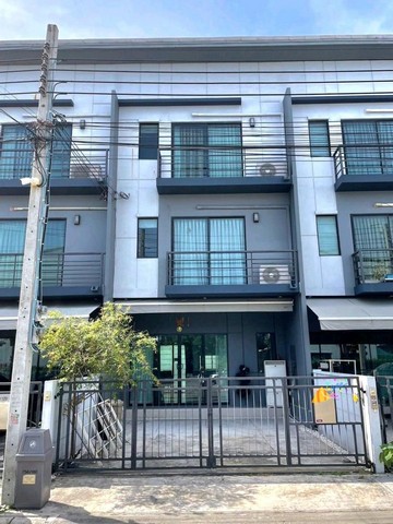 ให้เช่าทาวน์โฮม3ชั้น สวยๆ สภาพดี  #บ้านกลางเมืองอ่อนนุช/พระราม9โครงการบรรยากาศดี เหมาะอยู่อาศัยหรือโฮมออฟฟิศ• 20ตรว.• 3ห้องนอน 3ห้องน้ำ • 1ห้องรับแขก 1ห้องครัว•แอร์4เครื่อง• เฟอร์นิเจอร์ครบ•จอดรถ2คันอยู่ถนน คู่ขนานมอเตอร์เวย์ (กรุงเทพ -ชลบุรี) ฝั่งขาเข้า ที่จะไป พระราม9 ศรีนครินทร์  แขวง/เขต ประเวศ กรุงเทพฯ 10250โลเคชั่นใกล้...ใกล้ Airport Link บ้านทับช้างและถนนกาญจนาภิเษก, �