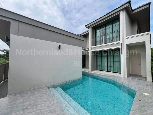 #โซนแม่เหียะ เพียง 10.9 ล้าน Luxury Pool Villa บ้านหรู พร้อมเข้าอยู่ เงียบสงบ ใกล้เมือง โอกาสดีของคนอยากอยู่สบาย แถมกำไรในอนาคต Promotion พิเศษ เฉพาะเดือน ก.ค. 69 นี้เท่านั้นรายละเอียดบ้านเนื้อที่ 76 ตารางวา5 ห้องนอน5 ห้องน้ำ2 ห้องครัว1 ห้องนั่งเล่นสระว่ายน้ำส่วนตัวที่จอดรถ 4 คันสิ่งอำนวยความสะดวกสระว่ายน้ำส่วนตัวClub Houseระบบรักษาความปลอดภัย 24 ชั่วโมงของแถมจัดเต็ม พร้อมเข้าอยู่Built-in ท�