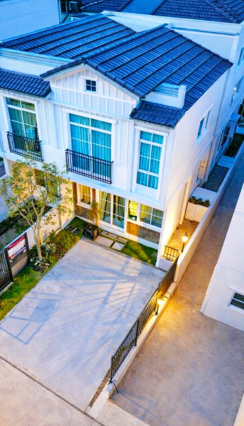 บางนา-รามคำแหง2 ให้เช่าทาวน์โฮม2ชั้น 2นอน3น้ำใกล้เมกาบางนา950ม. ม.รามคำแหง 2 800ม. ราคา27998บ.ต่อเดือน ตลาดนัมเบอร์วัน ราม 2 850 ม. อิเกีย บางนา 1 กม.โรงเรียนนานาชาติคอนคอร์เดียน 900 ม. เซ็นทรัล บางนา 1.8 กม.บิ๊กซี บางนา 2.9 กม.พื้นที่20 ตร.ว. พื้นที่ใช้สอย90ตร.ม.near Mega Bangna (950m), Bangna-Ramkhamhaeng 2 Townhome for rent 2floors 2beds 3baths The price is 27,998 baht per month.Ramkhamhaeng University 2 (800m), Number One Market Ramkhamhaeng 2 (850m), IKEA Bangna (1km), Concordian International School (900m), Central Bangna (1.8km), Big C Bangna (2.9km). Land area 20 sq.wa., usable area90 sq.m. Fully furnishe