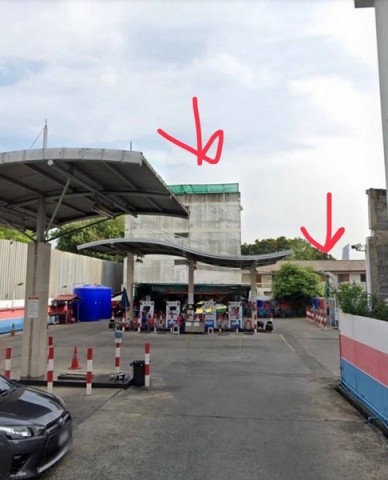 ขายที่ดินแปลงศักยภาพสูง เนื้อที่รวม 548.5 ตารางวา ทำเลทองใจกลางเมือง ติดถนนเพชรบุรีตัดใหม่ราคาขาย 750,000 บาท/ตารางวามูลค่ารวมประมาณ 411.38 ล้านบาทค่าโอนและภาษี ผู้ซื้อ-ผู้ขายรับผิดชอบฝ่ายละครึ่งรายละเอียดทรัพย์เนื้อที่รวม 548.5 ตารางวาโอกาสสำหรับนักลงทุนและผู้ประกอบการ ที่ดินแปลงใหญ่บนทำเลศักยภาพสูง ติดถนนเพชรบุรีตัดใหม่หนึ่งในย่านธุรกิจและการคมนาคมที่สำคั�