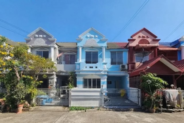 ขายทาวน์โฮม หมู่บ้านวิโรจน์วิลล์ ราชพฤกษ์ - 345บ้านสวย พร้อมอยู่ ราคาคุ้ม ผ่อนเริ่มต้นเพียง 5,xxx บาท/เดือนต.ละหาร อ.บางบัวทอง จ.นนทบุรีราคาขายเพียง 1,390,000 บาท รายละเอียดทรัพย์- เนื้อที่ 21 ตารางวา- 3 ห้องนอน- 2 ห้องน้ำ- 1 ที่จอดรถ- บ้านสวย สภาพดี พร้อมเข้าอยู่- บ้านหันหน้าทิศตะวันตกเฉียงใต้จุดเด่นของทรัพย์- ราคาคุ้ม เหมาะสำหรับบ้านหลังแรก- พื้นที่ใช้สอยตอบโจทย์ครอบครัว- บ