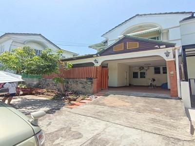 โคตรถูก!! หน้าบ้านไม่ชนใคร! ขายทาวน์โฮม 2 ชั้น หลังมุม พื้นที่กว้างพิเศษ | หมู่บ้านลัลลี่วิลล์ ศรีนครินทร์-เทพารักษ์ ซอยมังกร แพรกษา ใกล้ทางด่วนกาญจนาภิเษก .TPI-3289.จุดเด่นไฮไลท์ของบ้านหลังนี้แปลงมุม พื้นที่กว้างพิเศษ  ความเป็นส่วนตัวขั้นสุด ไม่มีบ้านฝั่งตรงข้าม ให้ความรู้สึกสงบ ไม่ต้องอึดอัดกับสายตาใครจอดรถสบาย  หน้าบ้านกว้าง จอดรถหน้าบ้านได้ถึง 2 คัน แบบไม�