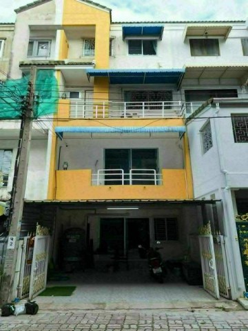 ให้เช่าทาวน์โฮม 4 ชั้น 220 ตรม. ลาดพร้าว 64 (เกตุนุติ 12) บ้านสวยเพิ่งรีโนเวทใหม่ เหมาะอยู่อาศัยหรือทำโฮมออฟฟิศติดต่อ:: ชยา โทร/ID Line:: 0942823961Link Line:: https://line.me/ti/p/3xFA1An8Kcรหัส# T26-994ทาวน์โฮม 4 ชั้น ลาดพร้าว 64 (เกตุนุติ 12) บ้านสวยเพิ่งรีโนเวทใหม่ เหมาะอยู่อาศัยหรือทำโฮมออฟฟิศ• พื้นที่ 220 ตรม. หน้ากว้าง 5 เมตร• 3 ห้องนอน 3 ห้องน้ำ• 1 ห้องเก็บของ 1 ห้องครัว 1 ระเบียงกว้าง 1 โถงใหญ่ทั้งชั้น 1 ห้องครัว• ที่�