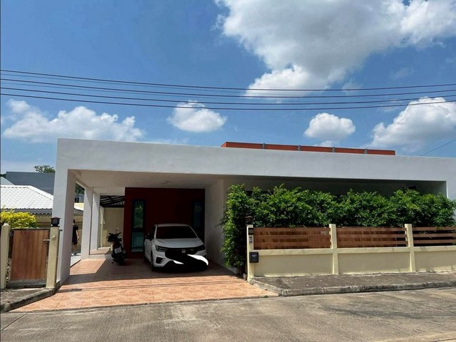 #โซนสุเทพ ขาย 6.75 ล้าน 120.8 ตรว. #ชญยลวิว บ้านเดี่ยวชั้นเดียว บนที่ดินแปลงใหญ่ บรรยากาศเงียบสงบ พื้นที่กว้าง เหมาะสำหรับครอบครัวที่ต้องการความเป็นส่วนตัว พร้อมเข้าอยู่ได้ทันทีรายละเอียดบ้านเนื้อที่ดิน 120.8 ตารางวาพื้นที่ใช้สอย 242 ตารางเมตร3 ห้องนอน3 ห้องน้ำของแถมเครื่องปรับอากาศ 3 เครื่องปั๊มน้ำถังเก็บน้ำเครื่องดูดควันเตาแก๊สประตูรั้วรีโมทอัตโนมัติข้อมูลเพ