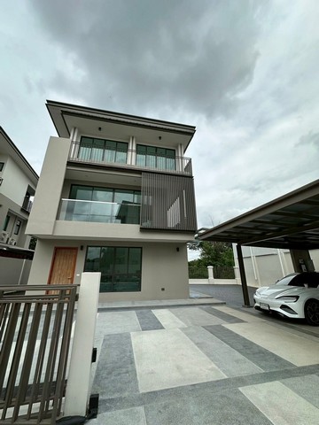 ขาย บ้านเดี่ยว AQ Arbor พัฒนาการ ขนาด 97.1 ตร.วา 3 ห้องนอน 4 ห้องน้ำ บ้านใหม่ 3 ชั้น พร้อมห้องทำงาน ใกล้สนามบินสุวรรณภูมิ 16,800,000 บาทบ้านเดี่ยวหรูสไตล์โมเดิร์น ภายในโครงการ AQ Arbor พัฒนาการ ออกแบบพื้นที่ใช้สอยอย่างลงตัว รองรับการอยู่อาศัยของครอบครัวขนาดกลางถึงขนาดใหญ่ พร้อมพื้นที่ทำงานภายในบ้าน บรรยากาศเงียบสงบ เป็นส่วนตัว เดินทางสะดวก เชื่อมต่อถนนพัฒนาการ มอเตอร์เวย์ �