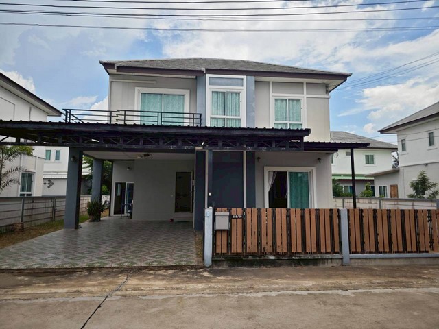 ขายบ้าน พร้อมที่ดิน พร้อมเฟอร์นิเจอร์ เนื้อที่ 73 ตรว. 3 ห้องนอน แอร์ครบทุกห้อง 4 ตัว4 ห้องน้ำ 4 เครื่องทำน้ำอุ่น2 ที่จอดรถ ม่านสวยครบหมู่บ้านโครงการมุกธาดา อ.เมือง จ.มุกดาหาร ใกล้ปั๊ม ปตท.ศูนย์ไหม ใกล้ขนส่งมุกดาหาร ทำเลดี สงบ เหมาะอยู่เป็นครอบครัว บ้านเลขที่สวย  ติดถนนใหญ่ เส้นทาง มุกดาหาร - กาฬสินธุ์ถนนกว้าง เข้า - ออกได้สะดวกต่อเติมด้านหลังเรียบร้อย พร้อมเข้า�