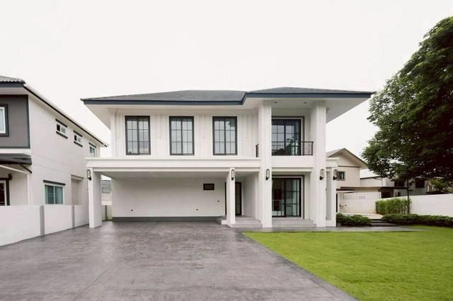 Luxury Pool Villa 16.5 ล้าน 147 ตรว. 4 นอน 5 น้ำ #โซนสันทราย – ใกล้เมืองเชียงใหม่ พูลวิลล่าหรูดีไซน์โมเดิร์น บ้านใหม่ในโครงการมาตรฐานสูง พร้อมสิ่งอำนวยความสะดวกครบ บรรยากาศสงบ เป็นส่วนตัว เดินทางเข้าเมืองเพียงไม่กี่นาที รายละเอียดบ้านที่ดิน 147 ตร.วาพื้นที่ใช้สอย 280 ตร.ม.4 ห้องนอน | 5 ห้องน้ำ2 ห้องนั่งเล่น | 2 ห้องครัวที่จอดรถ 2 คันสระว่ายน้ำส่วนตัว ระบบน้ำใสสะอาดสิ่งอำนวยความสะดว�