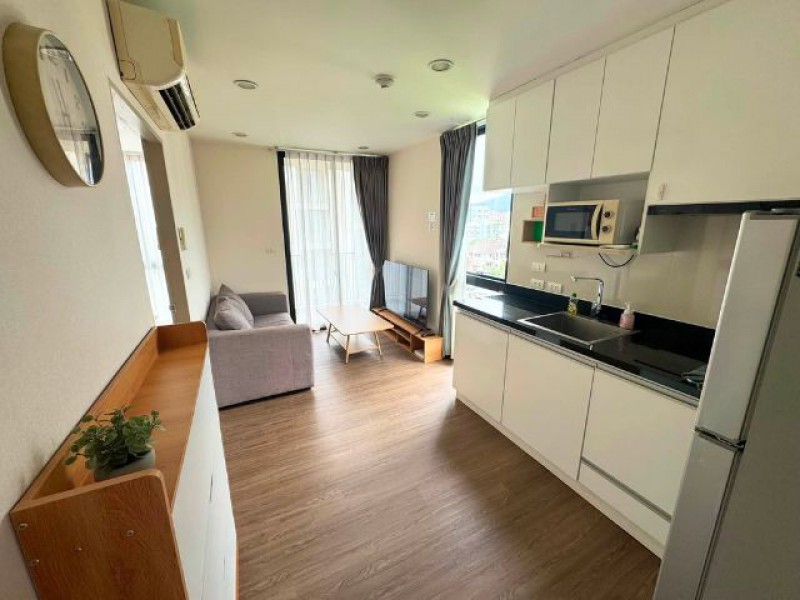 ให้เช่า 20,000/เดือน*Palm Springs Parlor Condo  (ปาล์ม สปริงส์ นิมมาน พาร์เลอร์)นิมมาน ซอย 5 | วิวดอยสุเทพรีโนเวทใหม่ พร้อมเข้าอยู่ ฟรี Wi-Fi.ชั้น 7พื้นที่ 32 ตร.ม.1 ห้องนอน1 ห้องนั่งเล่น1 ห้องน้ำห้องครัวพร้อมใช้งานระเบียงวิวดอยสุเทพ พร้อมชมวิว One Nimman และพระอาทิตย์ตก.ราคาเช่า : ฟรี Wi-Fiสัญญา 1 ปี20,000 บาท/เดือน.สัญญา 6 เดือน23,000 บาท/เดือน.เข้าอยู่ชำระ• ค่าเช่าล่วงหน้า 1 เดือน• เงินประกัน 2 เดือน.เฟอร์นิเจอ�
