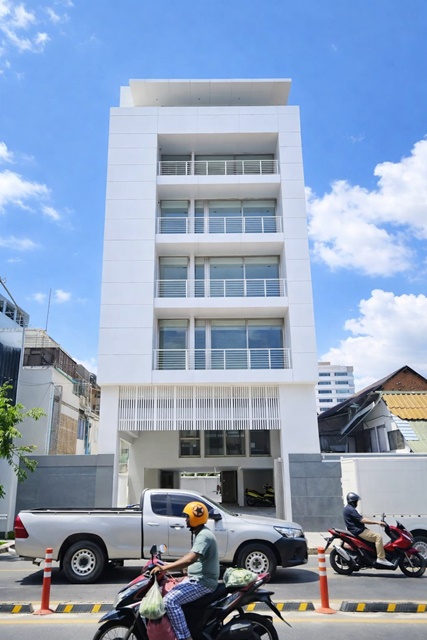 ทำเลสีลม สี่พระยา อาคารสำนักงานใหม่ 7 ชั้น พร้อมดาดฟ้า 1210 ตรม.MRT หัวลำโพง 780 ม. 419,998B-M  105 ตรว. 12 ที่จอดรถ ใกล้   สุรวงศ์ พระราม 4 เจริญกรุง เหมาะทำสำนักงาน โรงพยาบาล คลินิก หรือโฮสเทลin Silom Surawong Sipraya Newly built 7-storey office building with rooftop 1210 sqm, MRT HuaLamphong 780m 105 sq.wah, 12 parking spaces 419,998B-M located  Rama4 CharoenKrung ideal for office hospital clinic hostelVDO 1mins https://youtube.com/shorts/5OsC4B-pwBQ 105 ตารางวา 1210 ตารางเมตร105 sq.wah 1210 sq.m.อาคารสำนักงานและที่พักอาศัยสูง 7 ชั้น พร้อมดาดฟ้าที่จอดรถรองรับได�