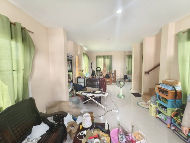 ขบ้านเดี่ยวพร้อมผู้เช่า ใกล้โรงเรียนนานาชาติ | The Urbana 1 Super เชียงใหม่ราคาเพียง 3.28 ล้านบาทลงทุนวันนี้ รับรายได้จากค่าเช่าทันที ผลตอบแทนประมาณ 6% ต่อปีกำลังมองหาบ้านลงทุนที่มีผู้เช่าอยู่แล้ว ไม่ต้องเสียเวลาหาผู้เช่าใหม่? หลังนี้ตอบโจทย์ทั้งการลงทุนและการอยู่อาศัยในอนาคต ทำเลดี ใกล้โรงเรียนนานาชาติ เดินทางสะดวก ราคาคุ้มกว่าตลาดทำเล: The Urbana 1 Super อำเภอเมือง จังหวั