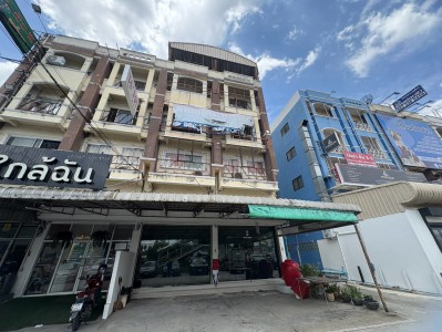 ทำเลเด่นติดถนนใหญ่กัลปพฤกษ์! เหมาะทำออฟฟิศ คลังสินค้า และอยู่อาศัยในตัว ขายตึกแถว 4.5  ชั้น2 คูหา 32.3 ตรว. ติดถนน  ทำเลหายาก ทำธุรกิจเห็นหน้าร้านแน่นอน ราคาพิเศษ!!.TPI-3303.เหมาะทำออฟฟิศ คลังสินค้า และอยู่อาศัยในตัว ขายตึกแถว 4.5  ชั้น2 คูหา 32.3 ตรว. ติดถนน  ทำเลหายาก ทำธุรกิจเห็นหน้าร้านแน่นอนราคาเพียง 21,000,000 บาท.ที่ตั้ง :    ถนน กัลปพฤกษ์ แขวงบางหว้า เขตภาษีเจริญ กรุงเทพมหานคร 10