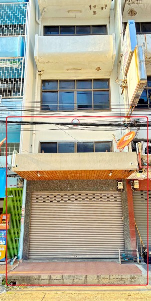 รพ.วิชัยเวช เหมาะสำหรับสำนักงาน ออฟฟิศ ธุรกิจการค้า แยกไฟฉาย 400 ม.12 ตร.ว. MRTแยกไฟฉาย 300 ม. พื้นที่สำนักงานให้เช่า 2 ชั้น 14,499B-M 1นอน 1น้ำ พื้นที่ใช้สอย 70 ตร.ม.ทำเลศักยภาพจรัญสนิทวงศ์  และขายสินค้าออนไลน์ เดินทางสะดวก ใกล้ถนนหลัก MRT แหล่งชุมชน ตลาด และสิ่งอำนวยความสะดวกครบครัน Vichaiyavej Hospital 300m. MRT Yaek FaiChai 400m. Two-story office space for rent 1bed 1bath.14,498B-M 12sq.wa.70sq.m.Rent 13,999 THB/month. usable area. Prime Charansanitwong Road location, ideal for offices, businesses, or online sales. Near MRT Yaek Fai Chai 300 m.