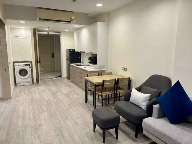 ให้เช่าคอนโด Jin Wellbeing Community ใกล้มหาวิทยาลัยกรุงเทพ รังสิต ขนาด 46 ตร.ม. ตกแต่งครบ ตอบโจทย์คนรักสุขภาพ ค่าเช่า 15,000 บาท/เดือนคอนโดโครงการ Jin Wellbeing Community คอมมูนิตี้เพื่อการอยู่อาศัยและดูแลสุขภาพ ใกล้มหาวิทยาลัยกรุงเทพ รังสิต เหมาะสำหรับอยู่อาศัยระยะยาว บรรยากาศสงบ พร้อมสิ่งอำนวยความสะดวกเพื่อคุณภาพชีวิตราคาเช่า 15,000 บาท/เดือนรายละเอียดทรัพย์โครงการ: Jin Wellbeing Communityที่ตั้ง: ใกล�