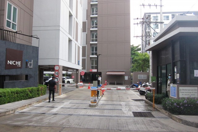 ขายคอนโด  เดอะนิชไอดี บางแค ถนน เทอดไท บางแค กรุงเทพมหานคร   ถนน เทอดไท แขวงบางแค เขตบางแค กรุงเทพมหานคร   ราคา 1,550,000 บาท  (ราคาต่อรองได้)  รายละเอียดทรัพย์ -  พื้นที่ใช้สอย 27.76 ตร.ม. -  1 ห้องนอน 1 ห้องน้ำ   พิกัดทรัพย์ : https://maps.app.goo.gl/57Se3rUJJ8ASEjxz5  สถานที่ใกล้เคียง   - โลตัส บางแค - เดอะมอลล์ไลฟ์สโตร์ บางแค - โรงพยาบาลเกษมราษฎร์ บางแค - ซีคอน บางแค  รหัสทรัพย์ (Code ID)  : PSW-26-C3-0023   สอบถามเพิ่มเติม / นัดชม 