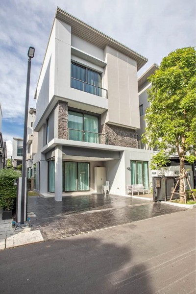 เอกมัย-เกษตร สุคนธสวัสดิ์ รามอินทรา ให้เช่าบ้านเดี่ยว 3ชั้น 4นอน 4น้ำใกล้ Crystal Design Center500ม. Central EastVille Chic Republic