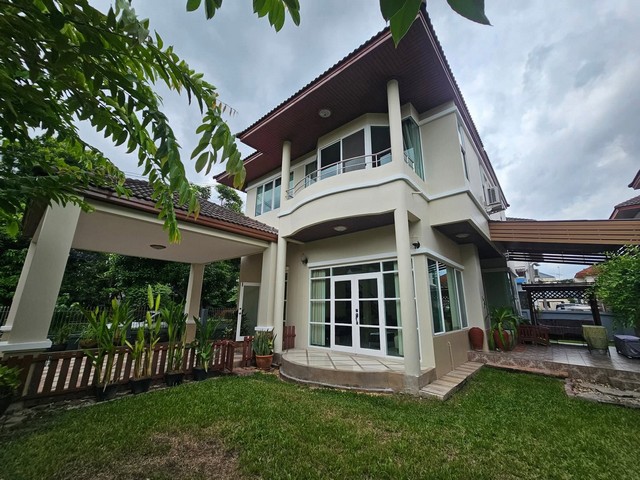 ขายถูก7.5ล้าน.บ้านแมกไม้ ออเงิน-วัชรพล หลังมุมรีโนเวทใหม่+ตกแต่งสวยพร้อมอยู่ 75 ตร.ว. ต่อเติม ครัว+ห้องแม่บ้าน-ที่นั้งเล่นสนามหญ้า จอดรถได้4คัน ในบ้าน2 นอกบ้าน2 คันVDO รีวิวบ้านhttps://www.facebook.com/share/v/16Vzvt7ZHU/บ้านเดี่ยว ขนาด 75 ตร.ว หลังมุมแถมเฟอร์ริเจอร์ให้ทั้งหลัง3 ห้องนอน3 ห้องน้ำ1 ห้องครัว1 ห้องโถงใหญ่1 โซนทานข้าวสนามหญ้า ต่อเติมครัว-ห้องซักผ้าข้างบ้าน(ฝั่งขวา)ต่อเติมโซนนั้งเล่