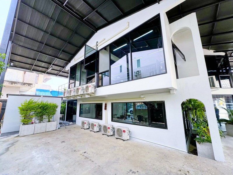 MRT สุทธิสาร 2.45 กม. ให้เช่าอาคารสำนักงาน 2 ชั้น ย่านรัชดา สุทธิสาร ลาดพร้าว 4นอน 4น้ำ 119,999B-M MRT ลาดพร้าว 2.8 กม. ที่ดิน 100 ตร.ว. พื้นที่ใช้สอย 520 ตร.ม. พร้อมลานจอดรถได้ 12 คัน MRT โชคชัย4 1.86 กม.  ตกแต่งสวย พร้อมใช้งาน เหมาะสำหรับสำนักงาน โชว์รูม คลินิก หรือธุรกิจทุกประเภทNear MRT Sutthisan 2.45km 2-Storey Office Building 119,999B-M  for Rent in Ratchada Suthisan Lat Phrao Area 4Beds 4Baths  MRT LatPhrao 2.8km 100sq.wah 520sq.m. MRT Chokchai 4 Station, 1.86 km. Parking for 12Cars Beautifully Renovated Ready for Office Showroom Clinic or Business Useสุทธิสารลาดพร